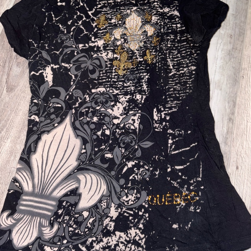 Elegant Black and Gold Fleur-de-Lis Tee